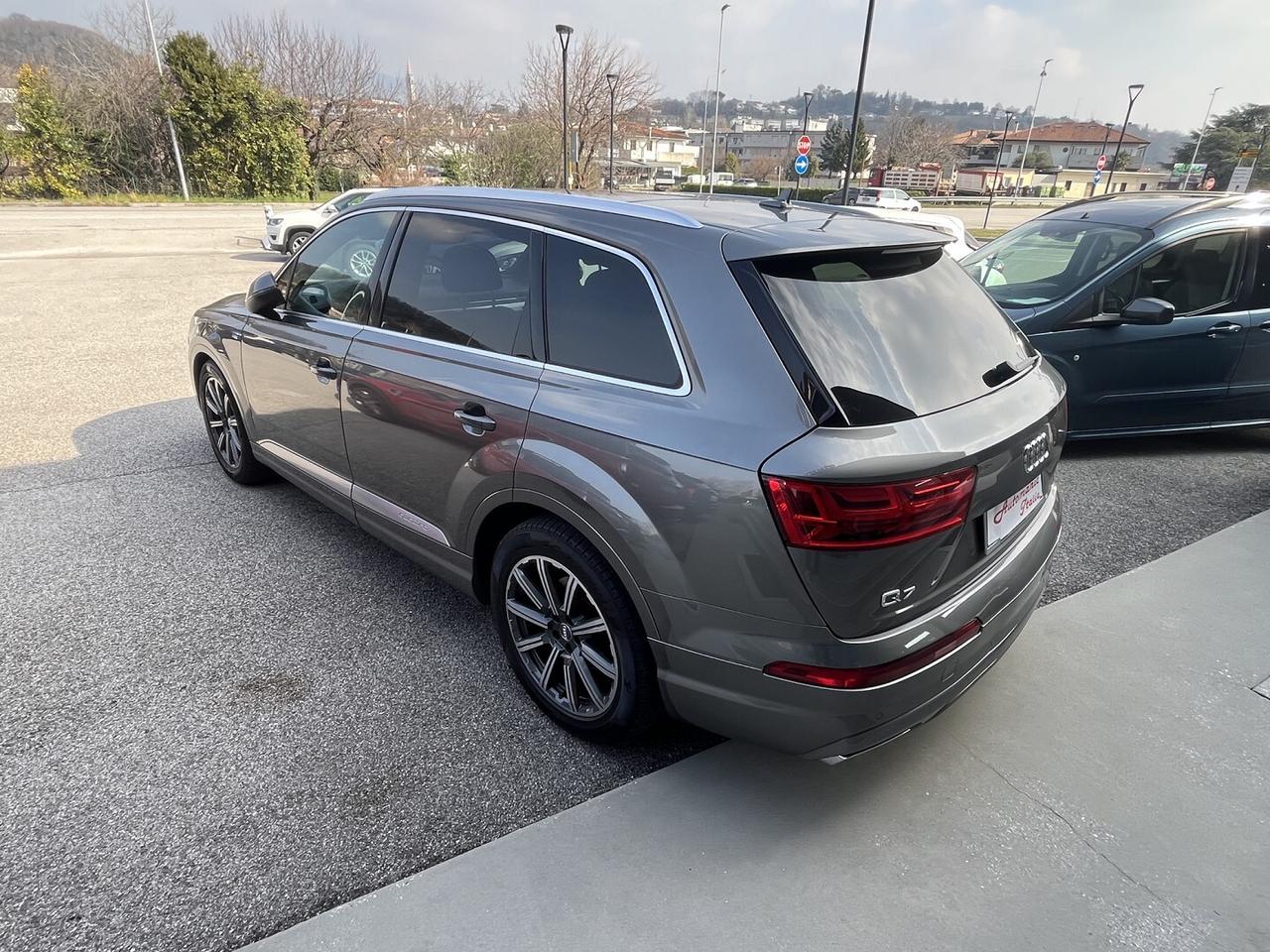 AUDI Q 7 3000 TDI 272 CV S.LINE ( GANCIO TRAINO )