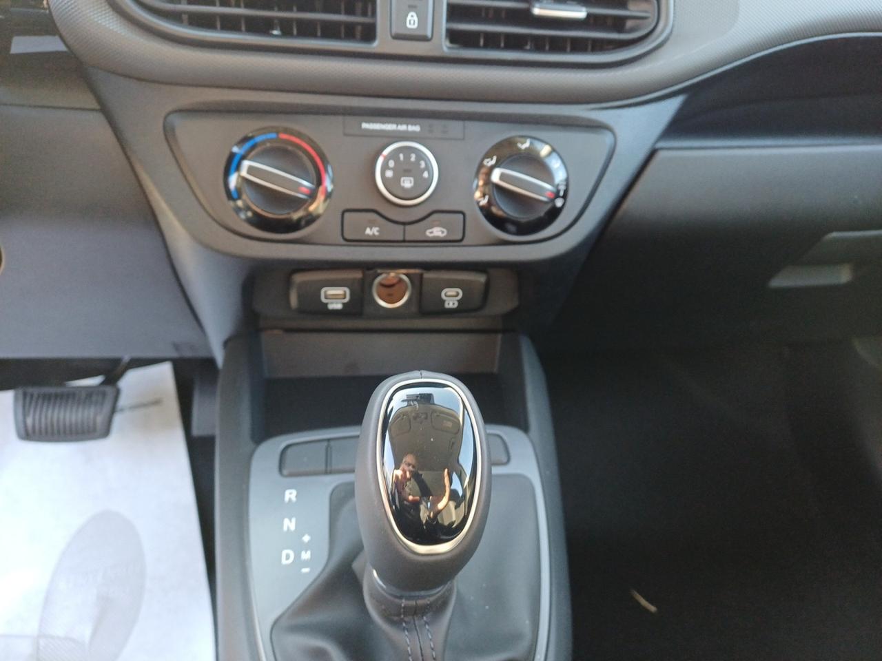 HYUNDAI i10 3ª serie - i10 1.0 MPI AT Connectline