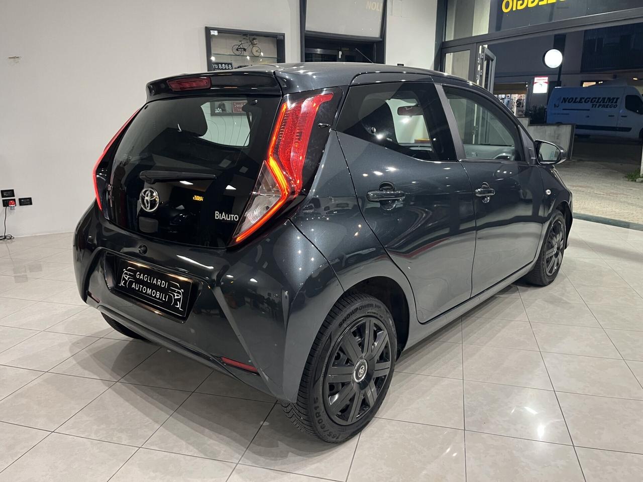 Toyota Aygo 5 porte x-play MMT
