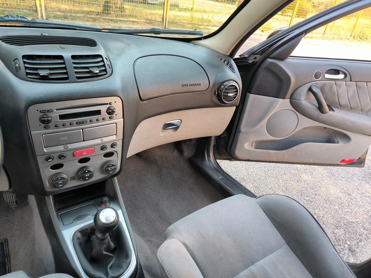 Alfa Romeo 147 1.9 JTD (120) 5 porte Distinctive