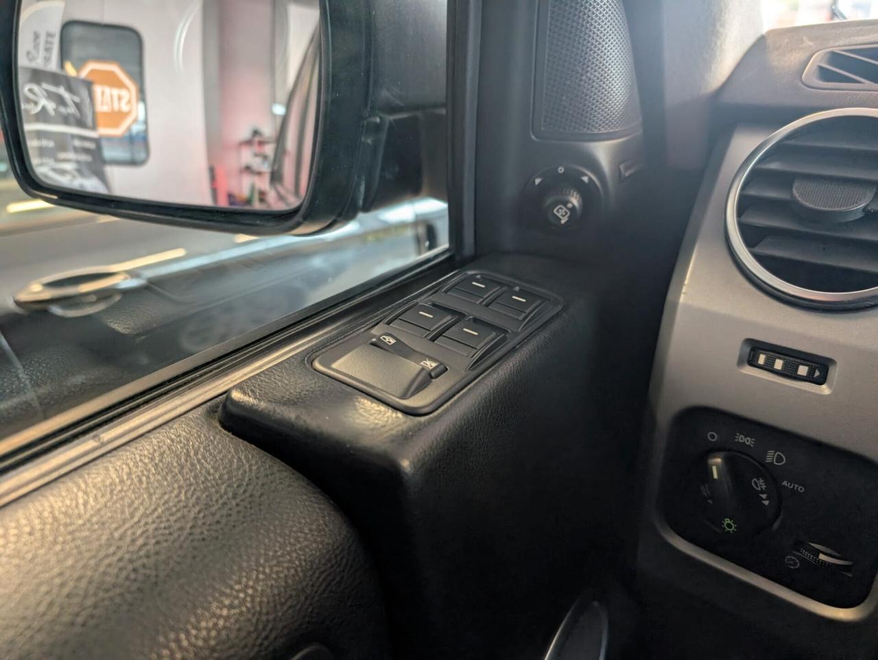 Land Rover Discovery 3 DIESEL SE 7 POSTI