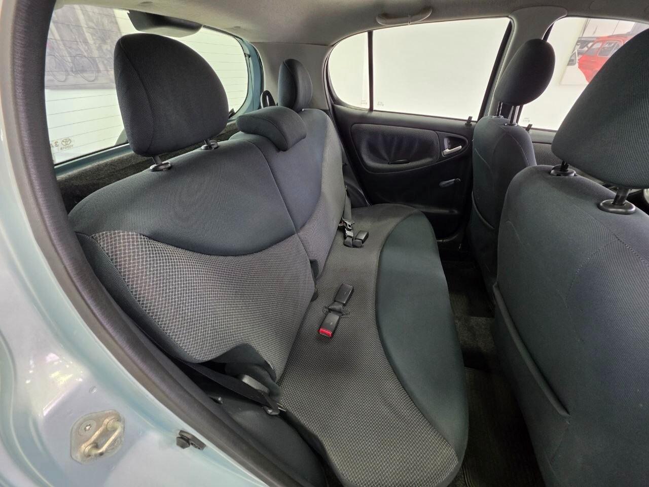 Toyota Yaris 1.0i 16V cat 5 porte Sol