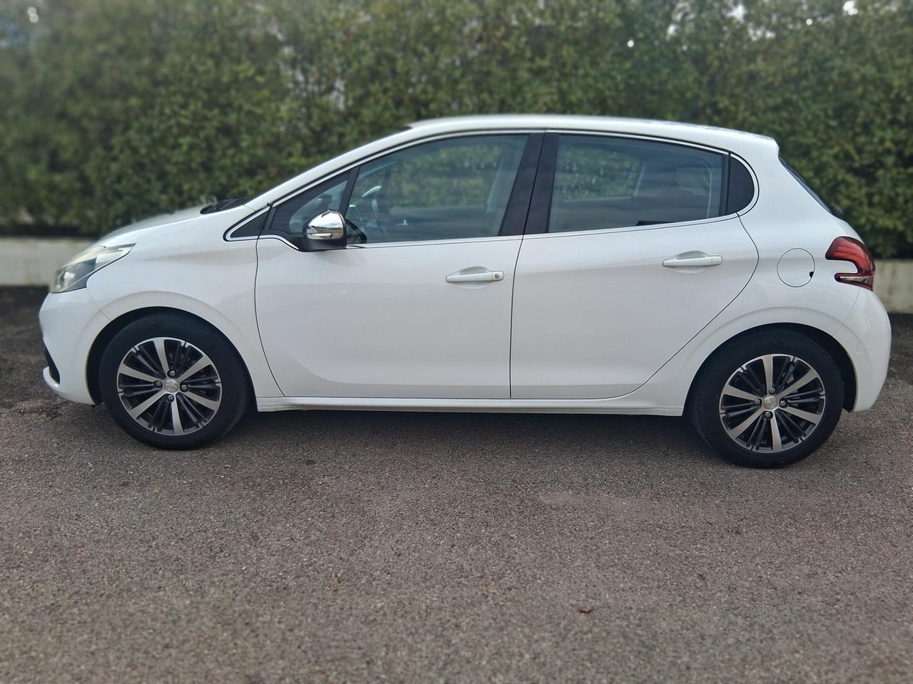 Peugeot 208 PureTech 82 5 porte Allure