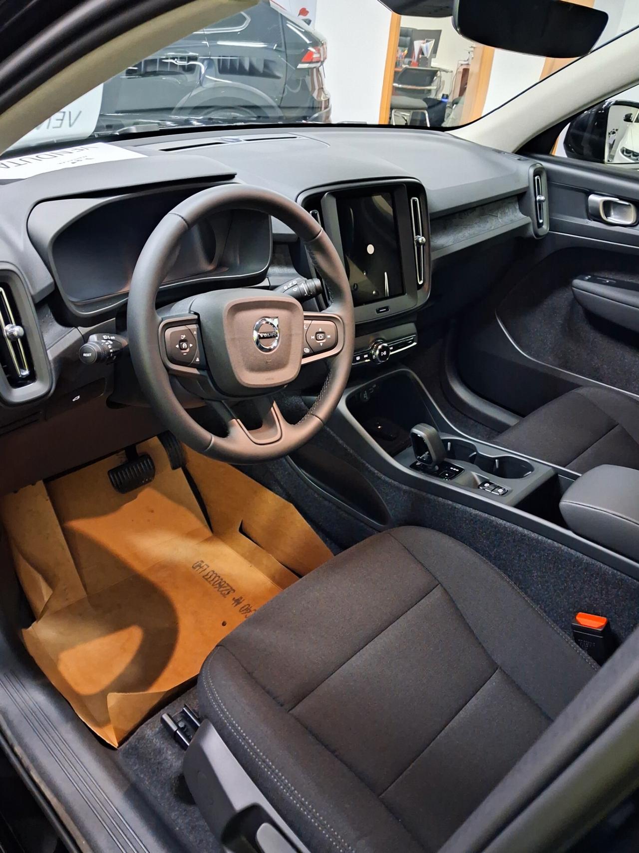 Volvo XC40 B3 automatico Essential NUOVA