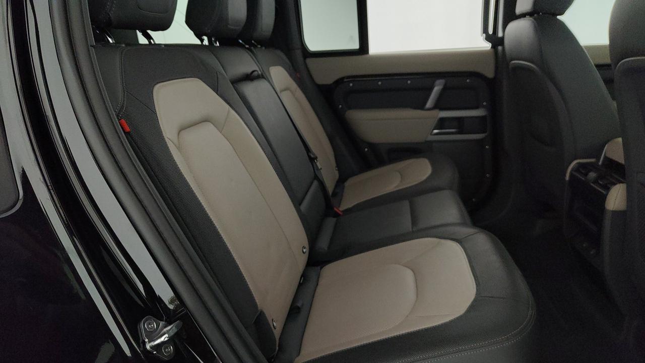 LAND ROVER Defender 110 3.0d i6 mhev X-Dynamic SE awd 200cv auto - autocarro