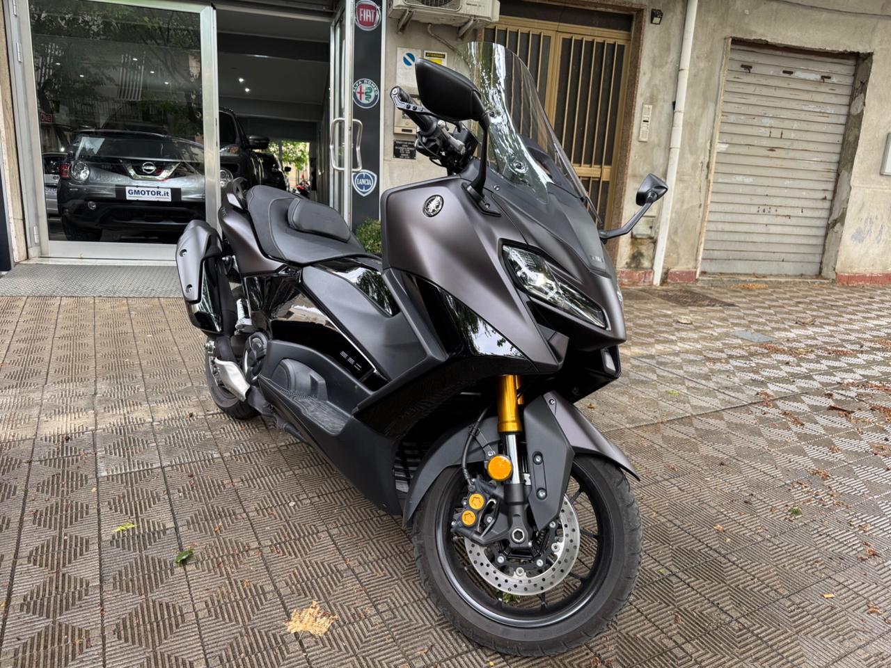 Yamaha TMAX 560 Tech max dark magma