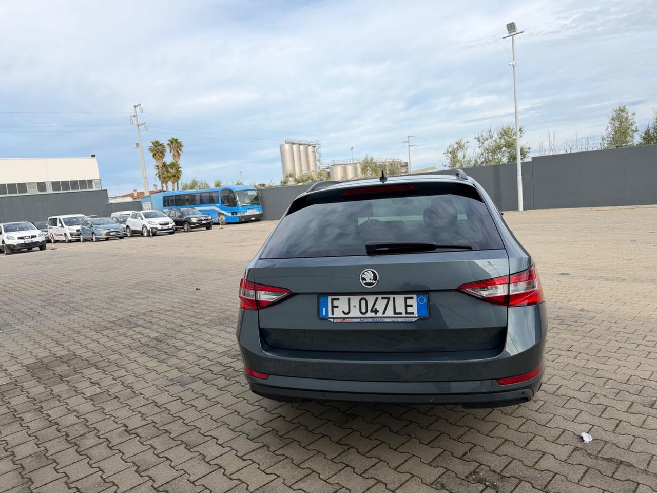 Skoda Superb 2.0 TDI DSG Wagon Style