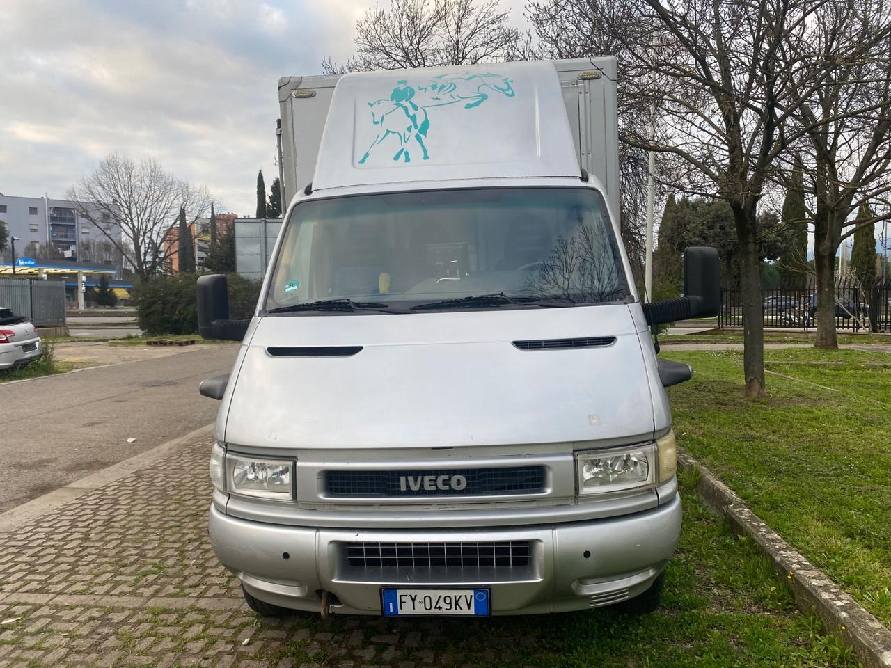 Iveco Daily 50 C11 trasporto per 3 cavalli patente B
