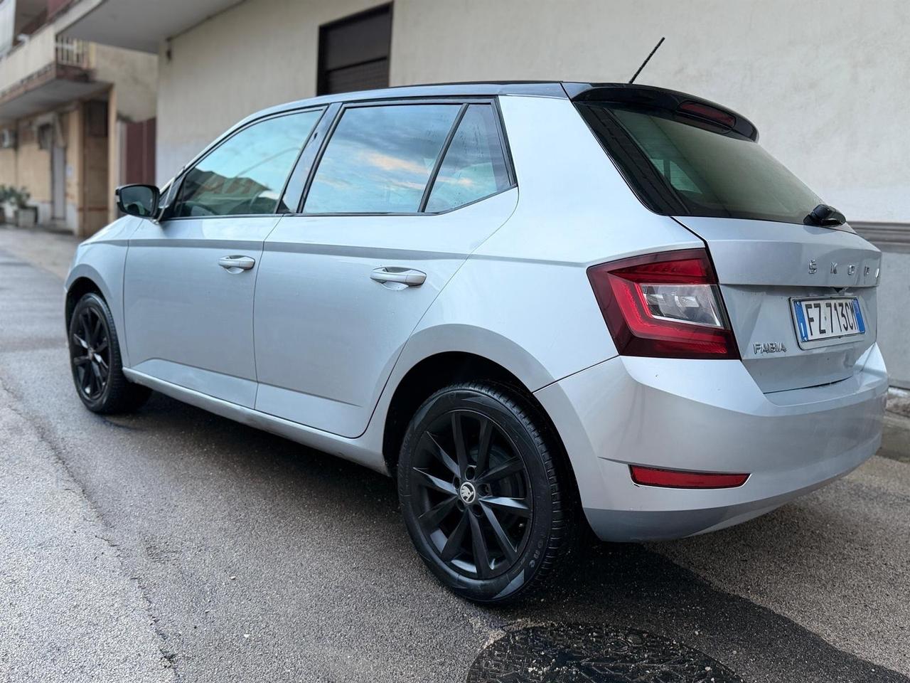 Skoda fabia led bicolore 2021 full opt 95,000 certificati