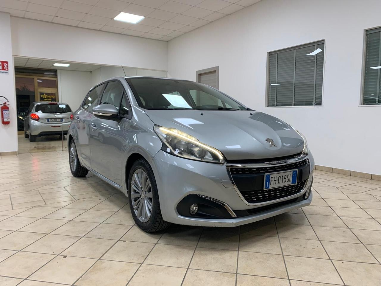 Peugeot 208 PureTech 82 5 porte Allure