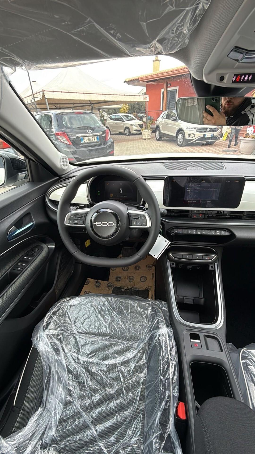 Fiat 600 Hybrid 145 CV CAMBIO AUTOMATICO "ICON"