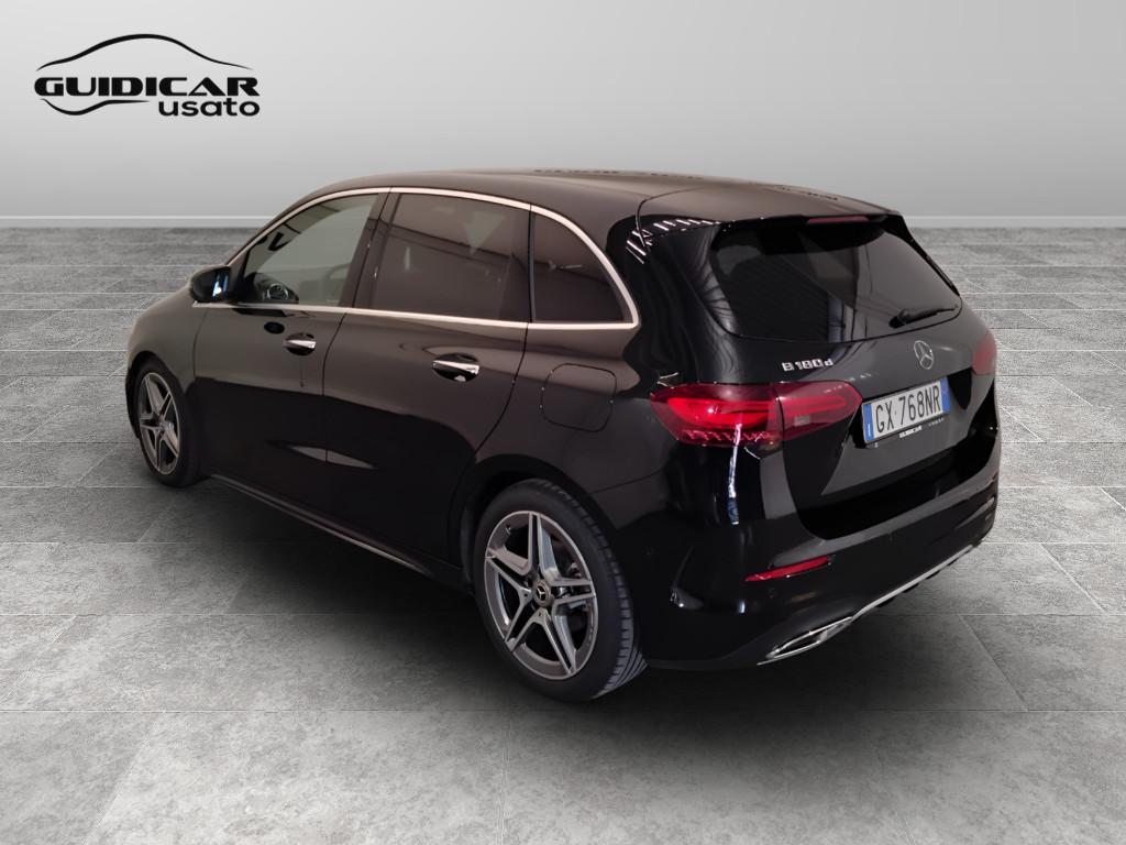 Mercedes-Benz Classe B - W247 2023 - B 180 d AMG Line Advanced Plus auto
