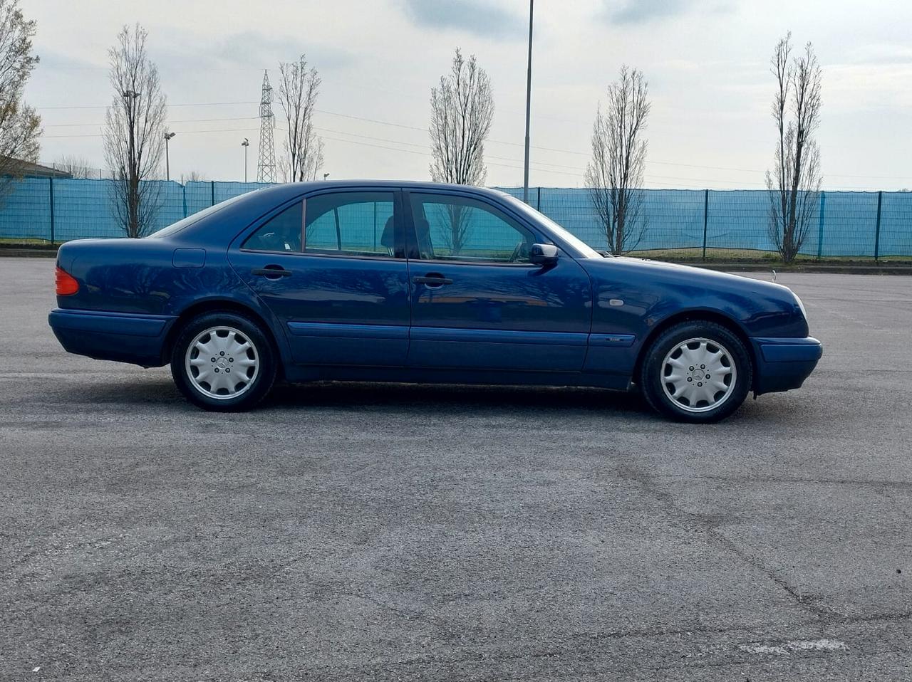 Mercedes-benz E 200 cat Classic