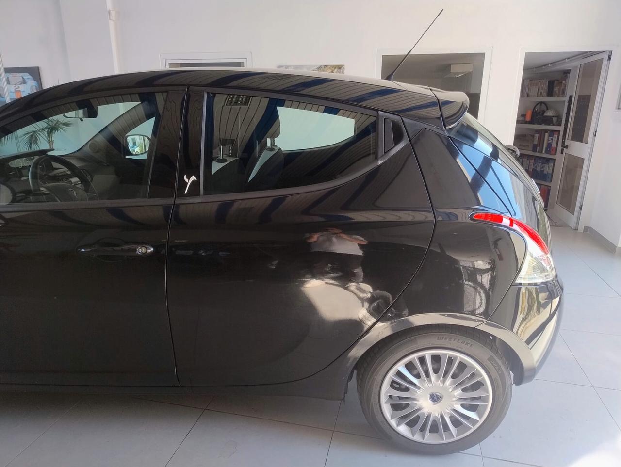 Lancia Ypsilon 1.2 69 CV 5 porte Elefantino