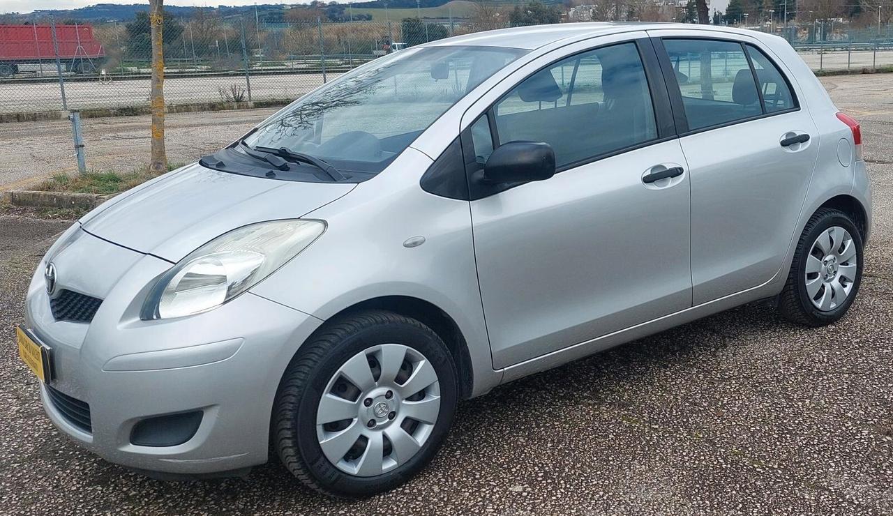 TOYOTA YARIS -CONSUMI RIDOTTI-UNICO PROPRIETARIO