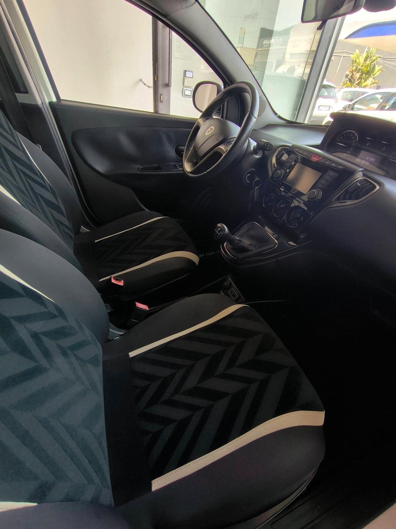 Lancia Ypsilon 1.3 MJT 16V 95 CV 5 porte S&S Silver
