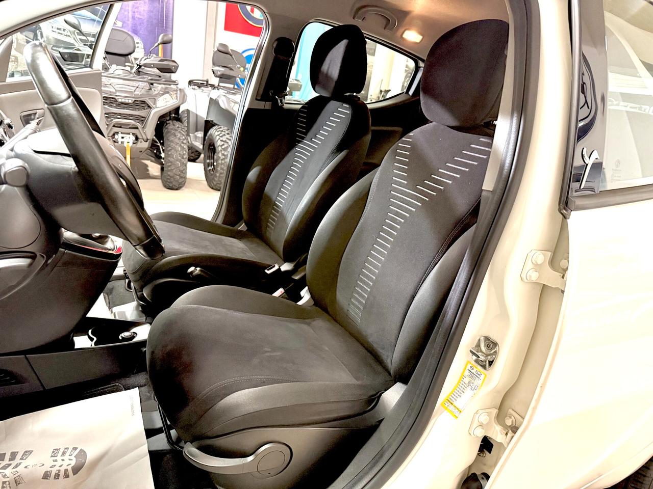 Lancia Ypsilon 1.2 69 CV 5 porte Gold