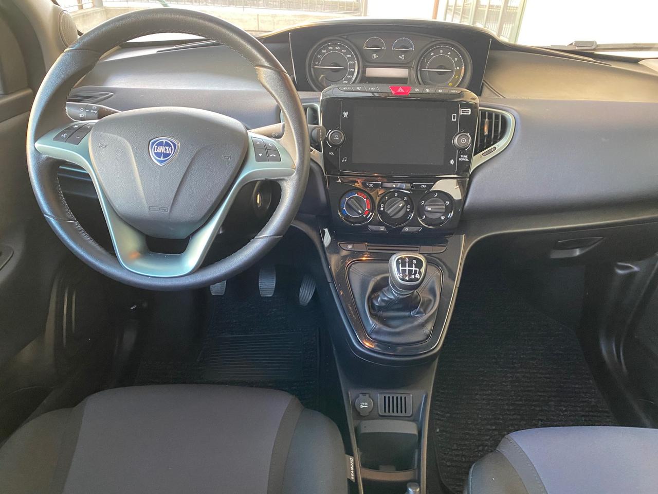 Lancia Ypsilon 1.0 firefly hybrid Platino s&s 70cv