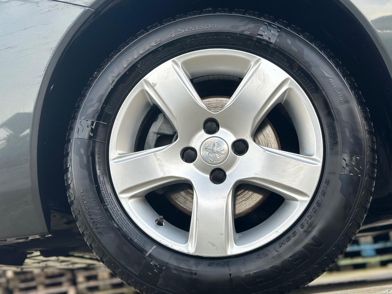 Peugeot 3008 1.6 HDi 115CV Business MY 2014