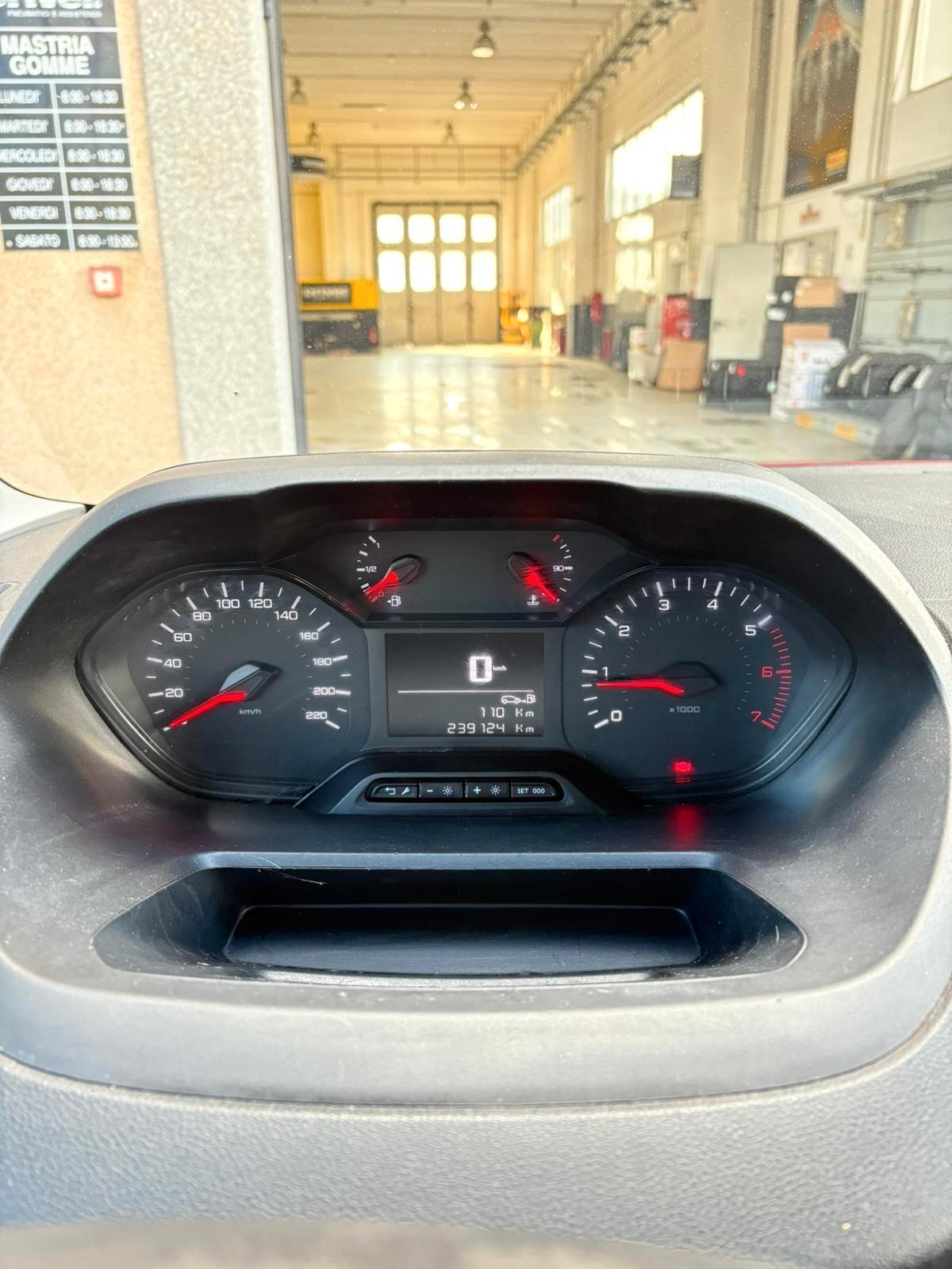 Peugeot Partner BlueHDi 100 S&S PC Furgone Pro