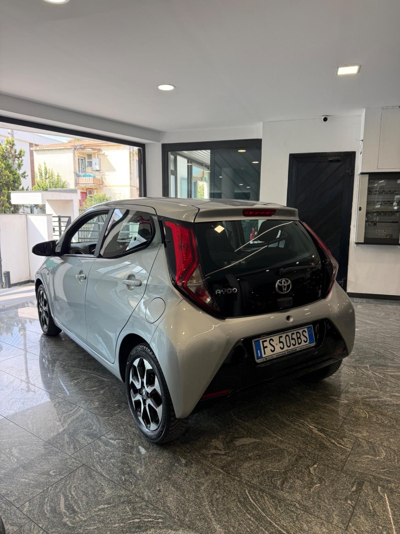 Toyota Aygo 1.0 VVT-i 72 CV 5 porte x-cool MMT