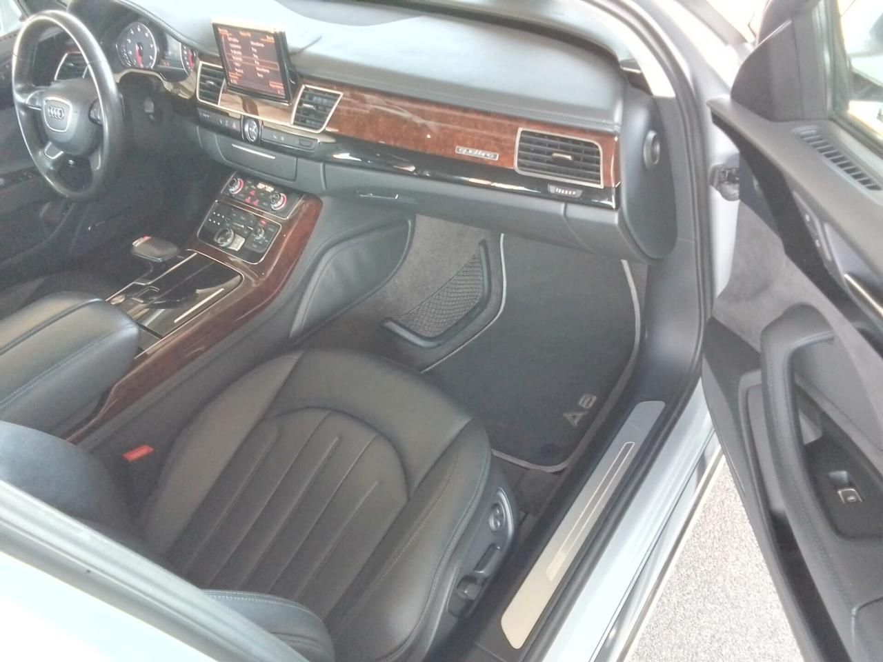 Audi A8 4.2 V8 FSI quattro tiptronic