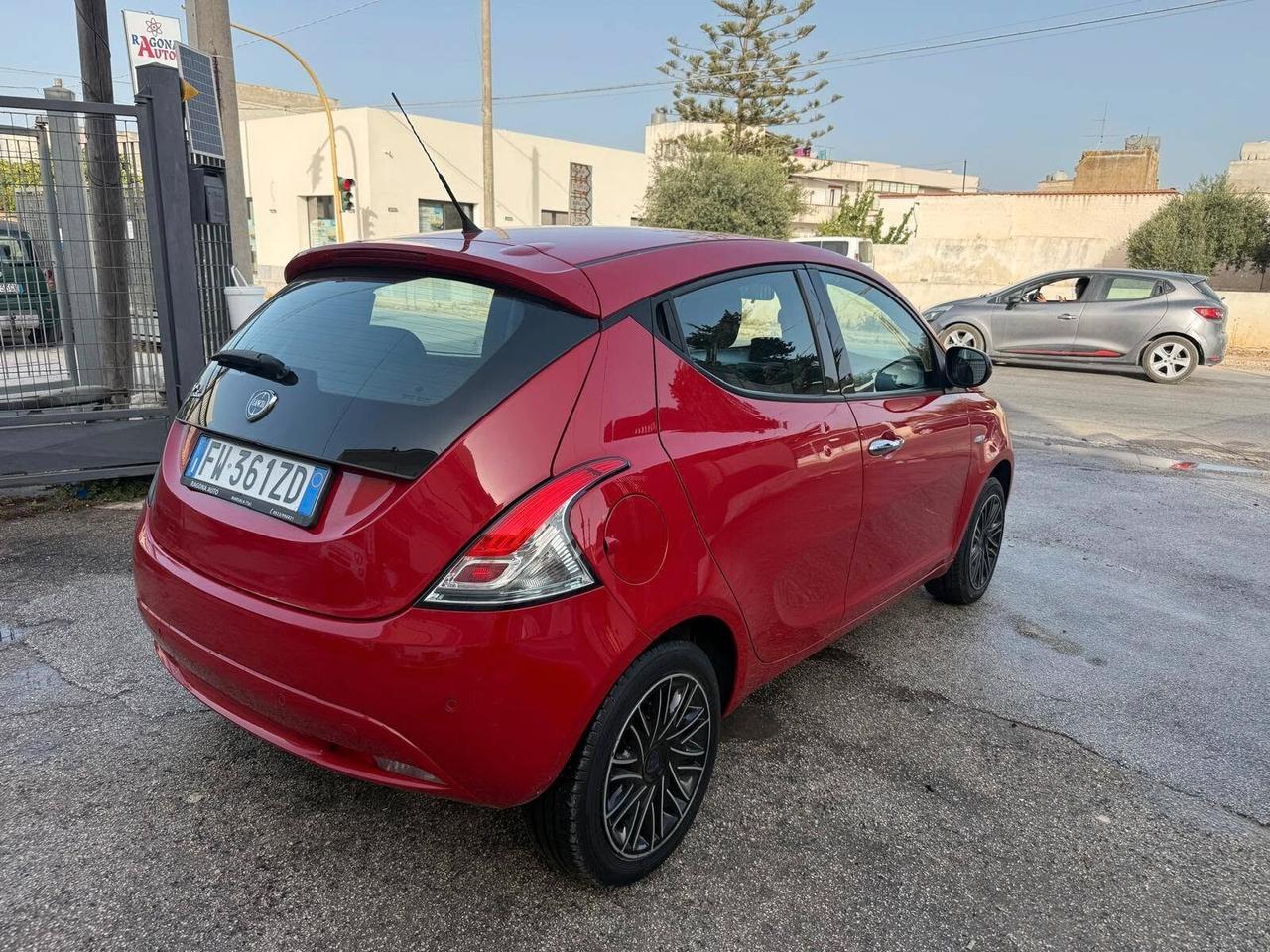 Lancia Ypsilon 1.2 69 CV 5 porte Gold