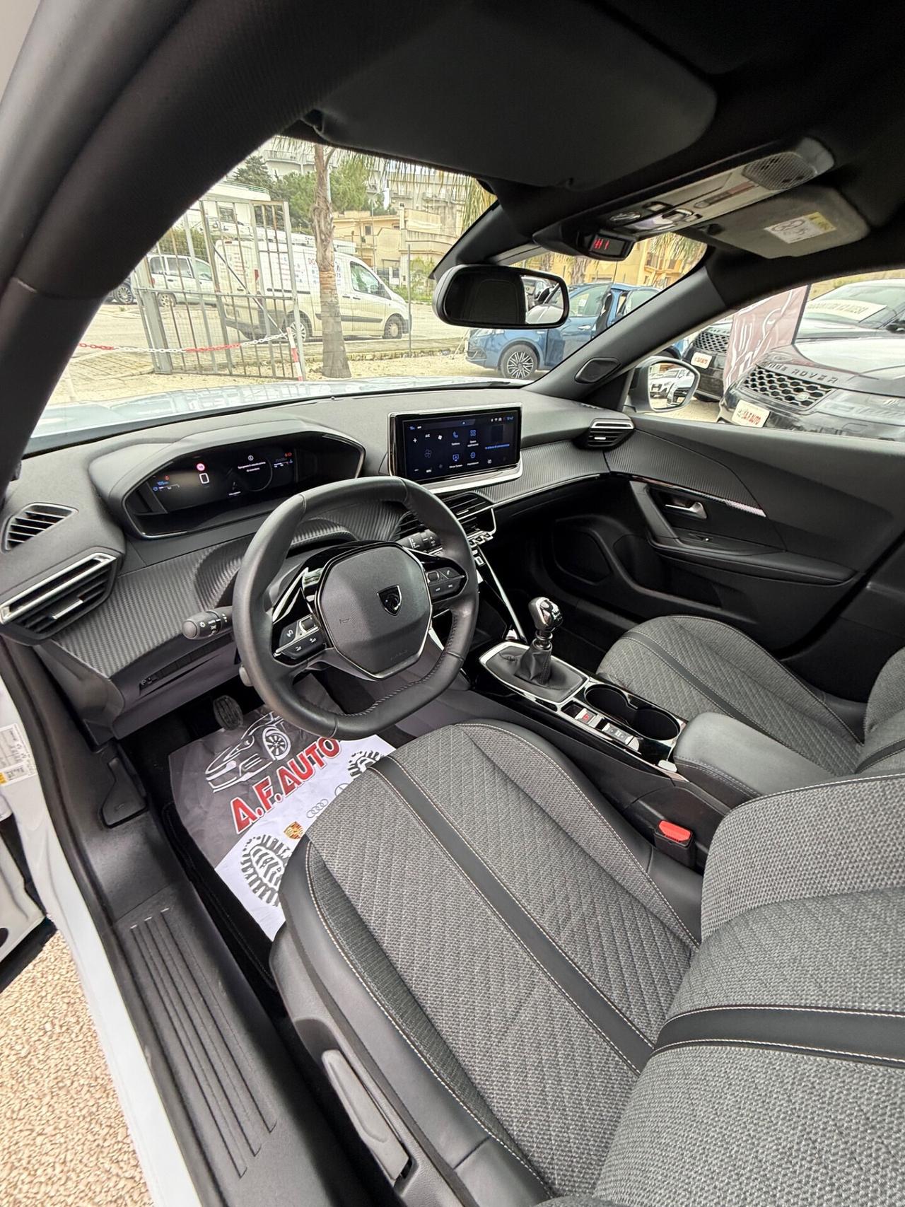 Peugeot 2008 PureTech 100 S&S Allure