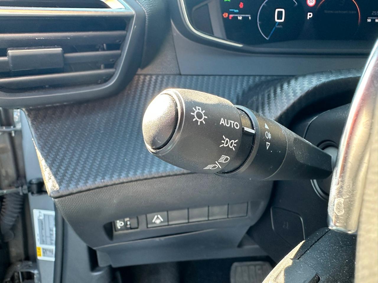 Peugeot 2008 Hybrid 145 e-DCS6 Allure