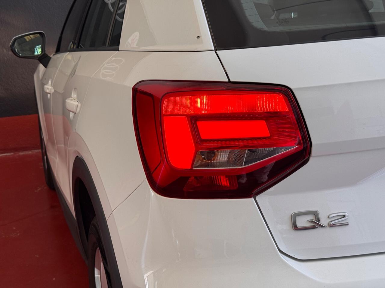 Audi Q2 30 TDI S tronic Identity Black