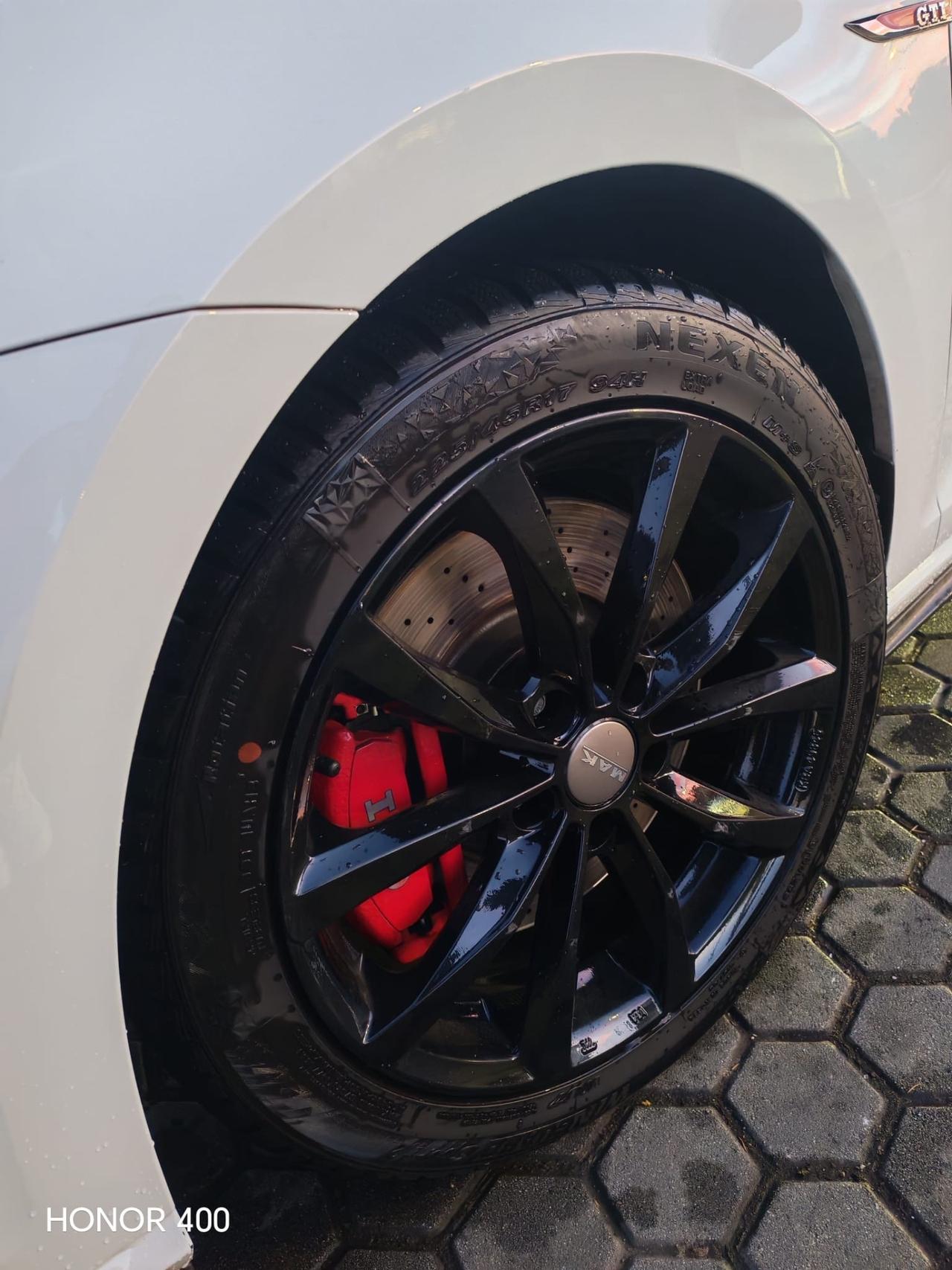 Volkswagen Golf GTI Performance 2.0 245 CV TSI DSG 5p. BMT