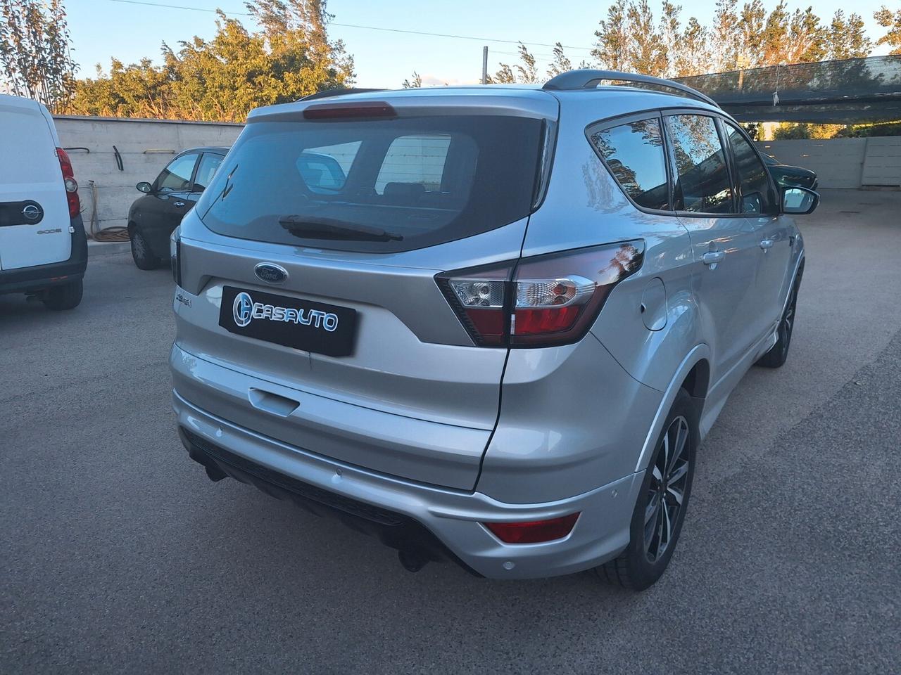 Ford Kuga 1.5 TDCI 120 CV S&S 2WD ST-Line