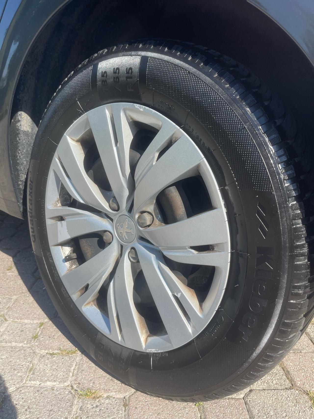 Peugeot 208 1.4 HDi 68 CV 5 porte Allure