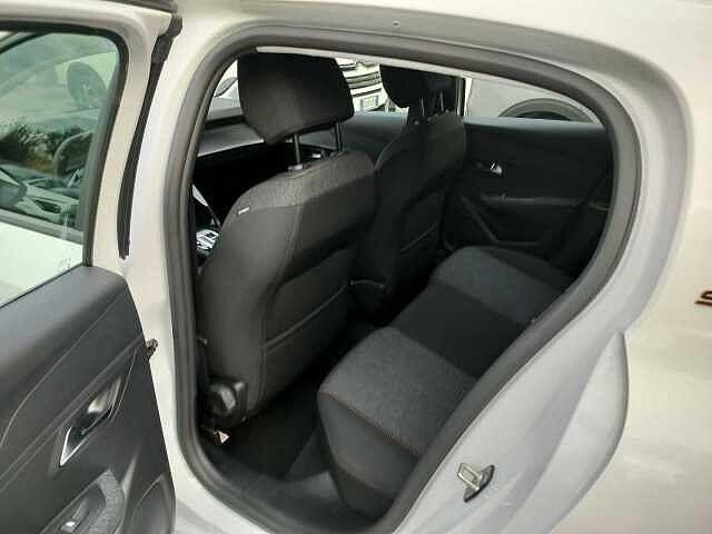 Peugeot 208 Hybrid 110 e-DCS6 Style KM Ø