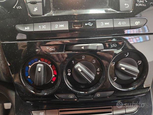 lancia ypsilon ecochic hybrid