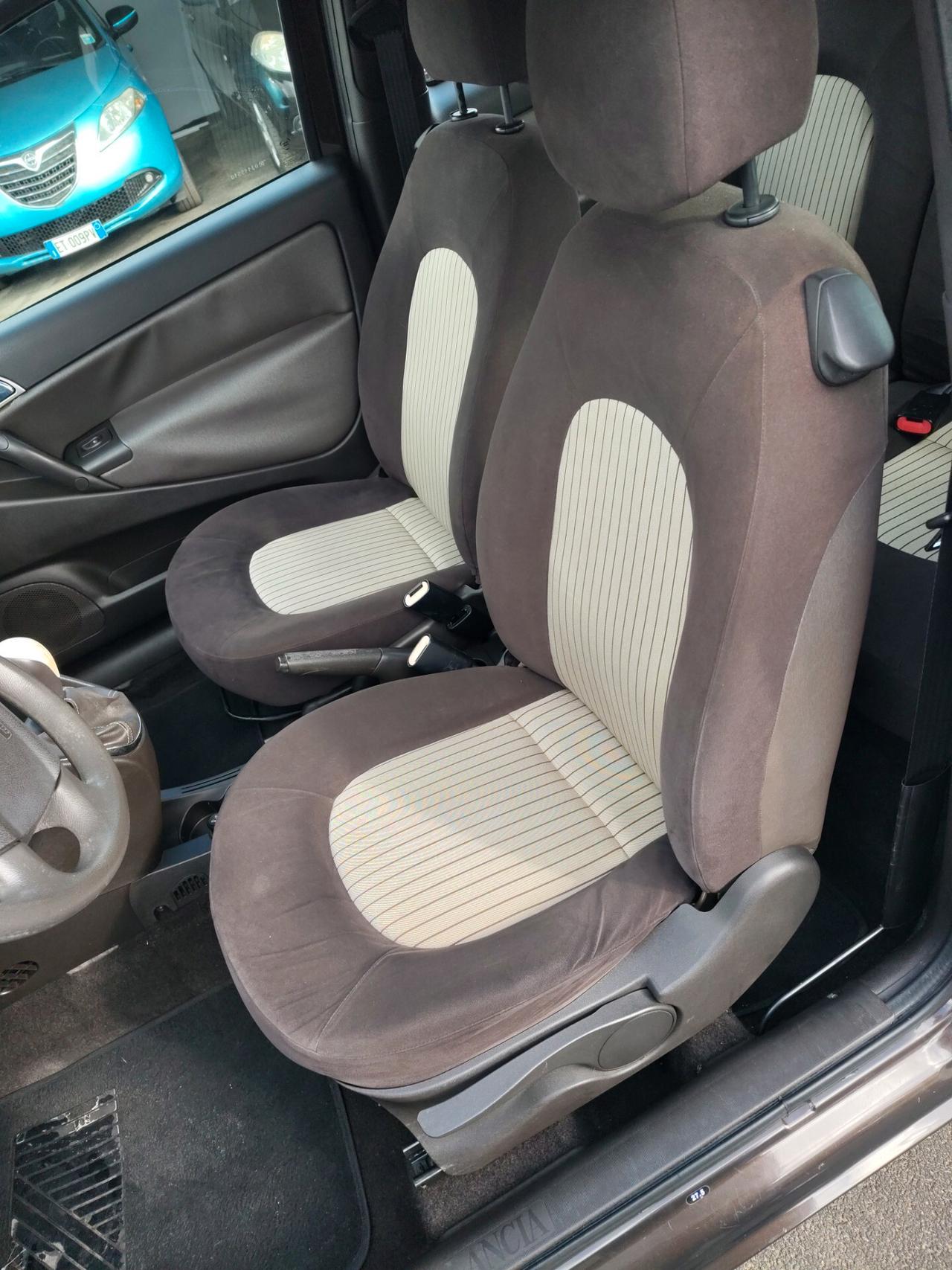 Lancia Ypsilon 1.3 MJT 75 CV Platino