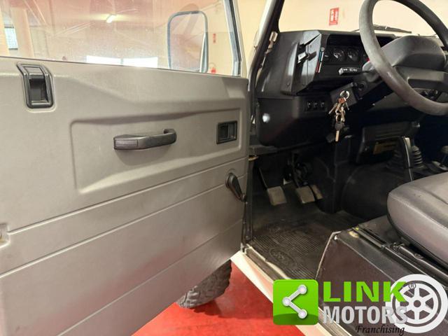 LAND ROVER Defender 90 2.5 Td5 S.W.
