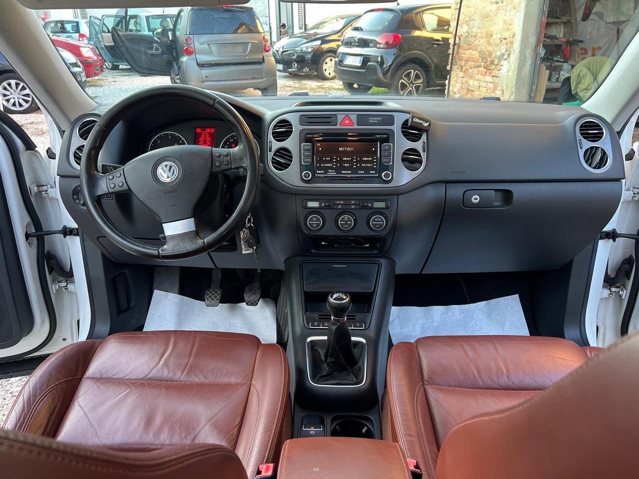 Volkswagen Tiguan 2.0 16V TDI DPF Sport & Style (18°)