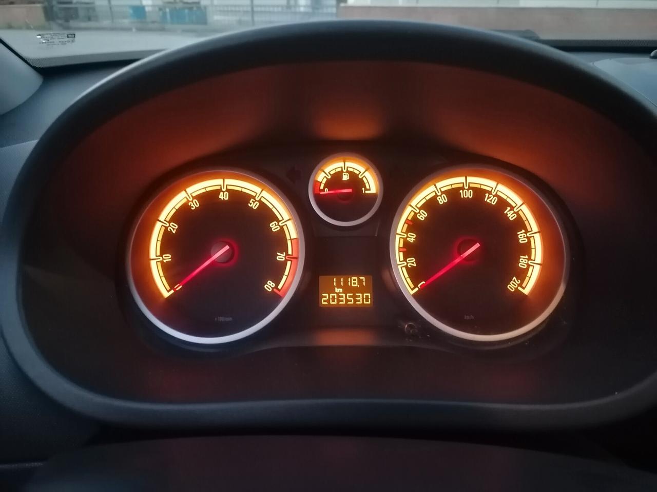 OPEL CORSA 1.2 5 Porte Club 63KW 2011