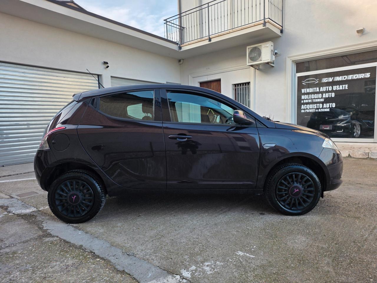 Lancia Ypsilon 0.9 TwinAir 85 CV 5 porte Metano Ecochic Elefantino