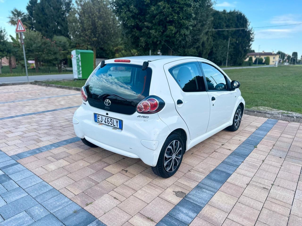 Toyota Aygo 1.0 12V VVT-i 5 porte Deep Ocean Connect