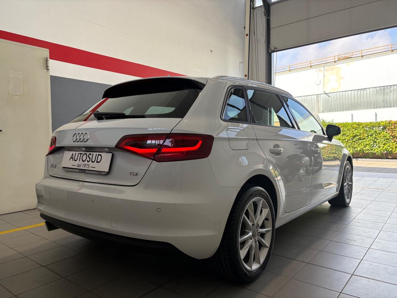 Audi A3 1.6 TDI clean diesel S tronic Ambition