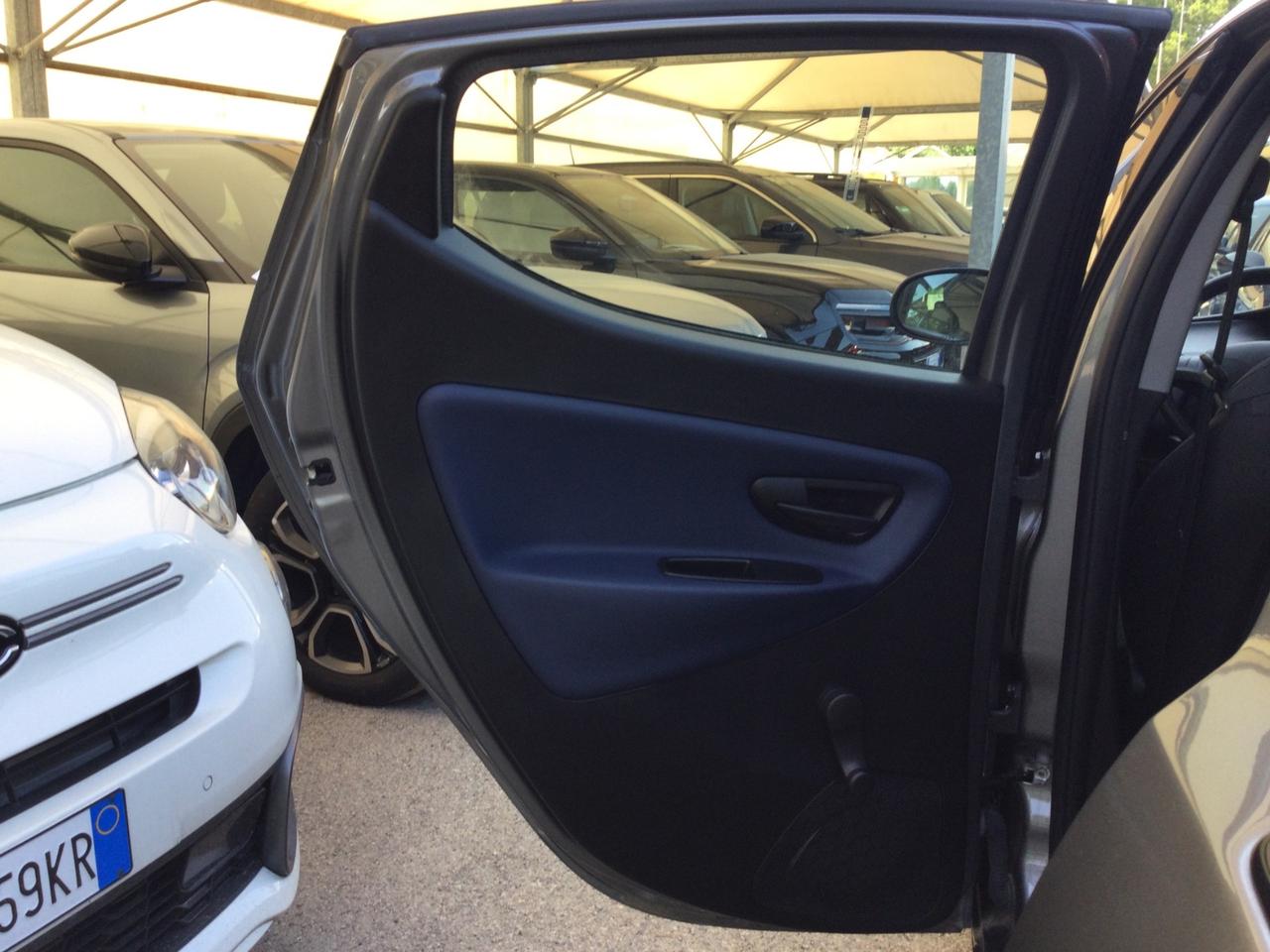 Lancia Ypsilon 1.0 FireFly 5 porte S&S Hybrid Silver Plus