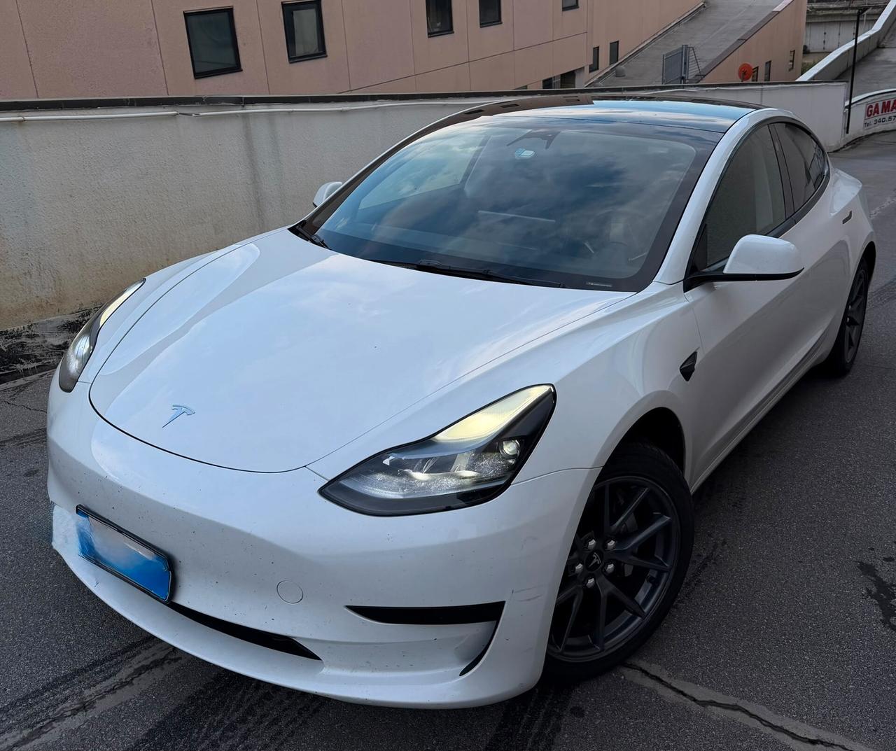 Tesla Model 3 RWD