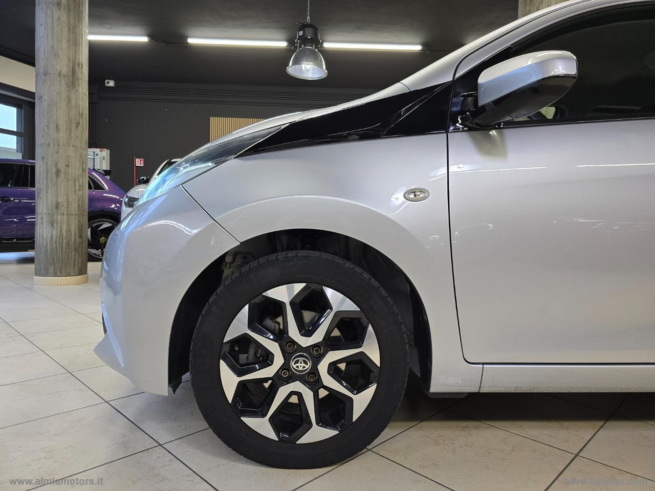 TOYOTA Aygo 1.0 VVT-i 69 CV 5p. x-play TSS