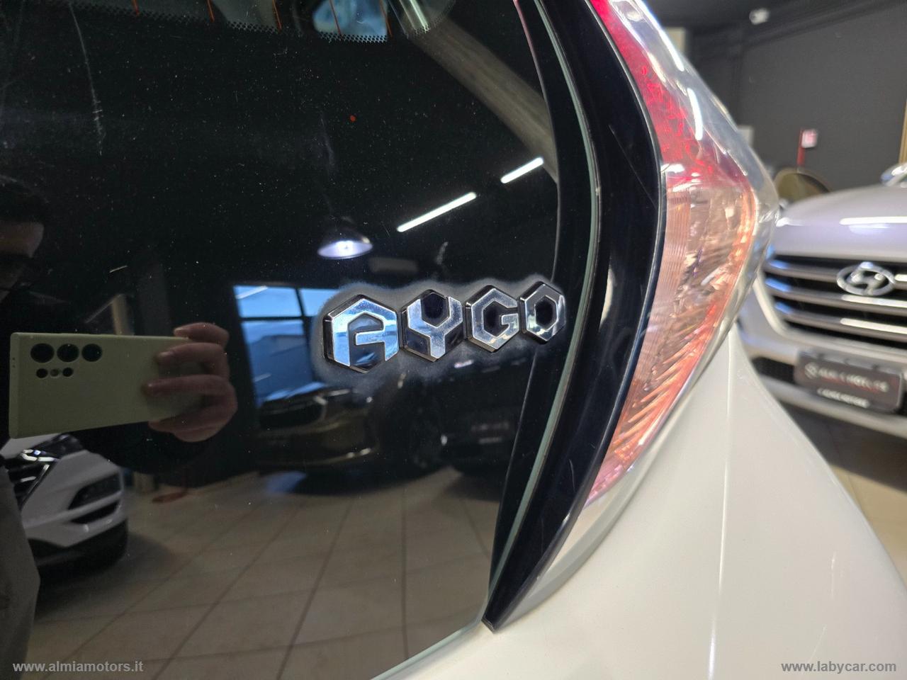 TOYOTA Aygo 1.0 VVT-i 69 CV 5p. x-cool