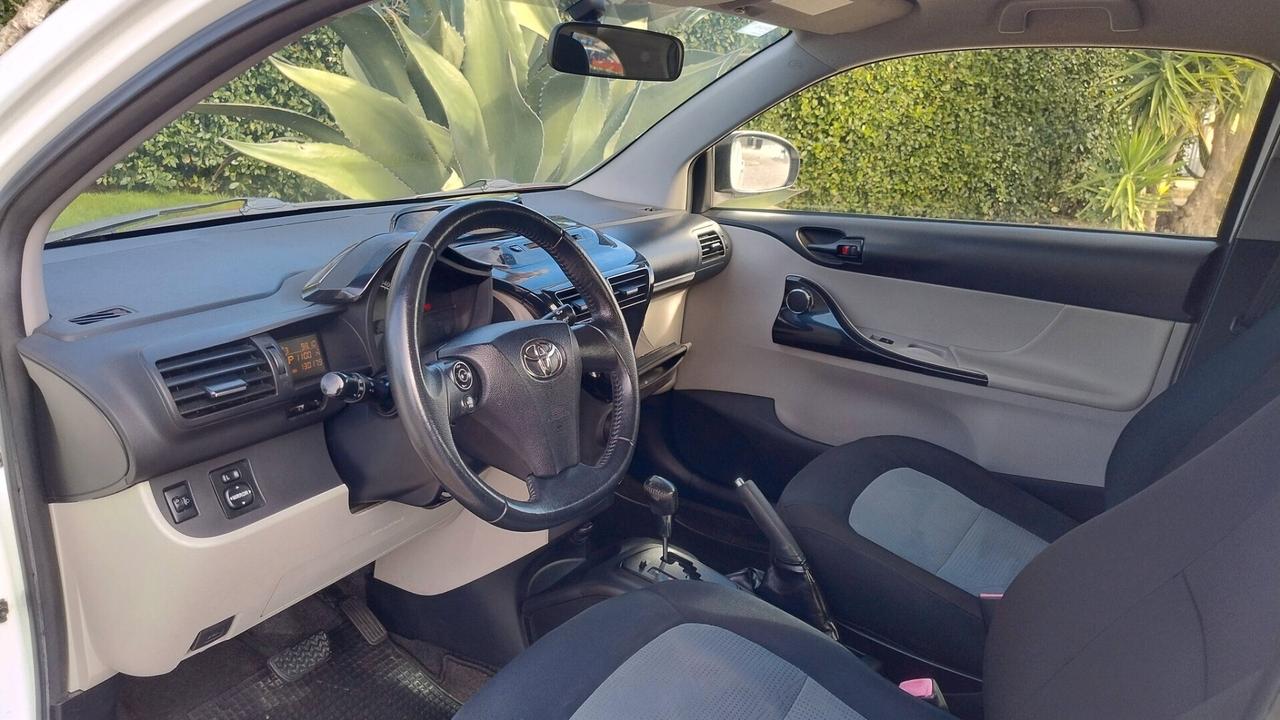 Toyota iQ 1.0 CVT Trend