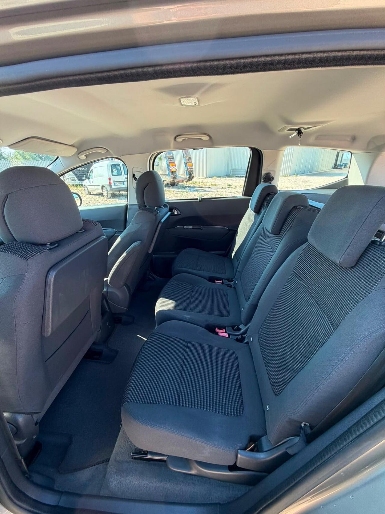 Peugeot 5008 1.6 HDi 115CV Business