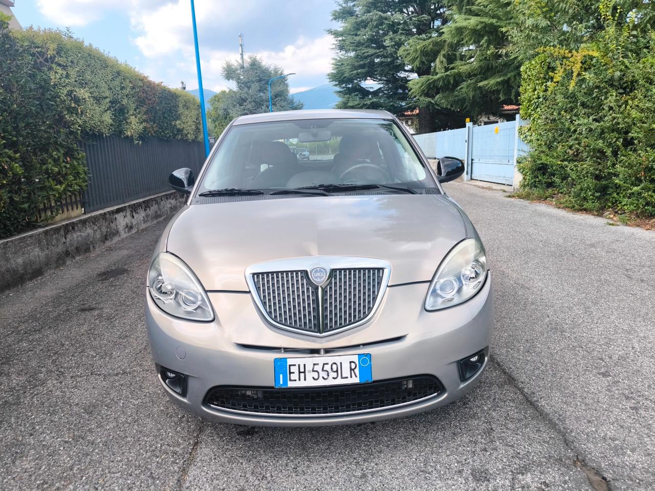 LANCIA YPSILON 1,2 BENZ- KM 110000-OK NEOPATENTATI