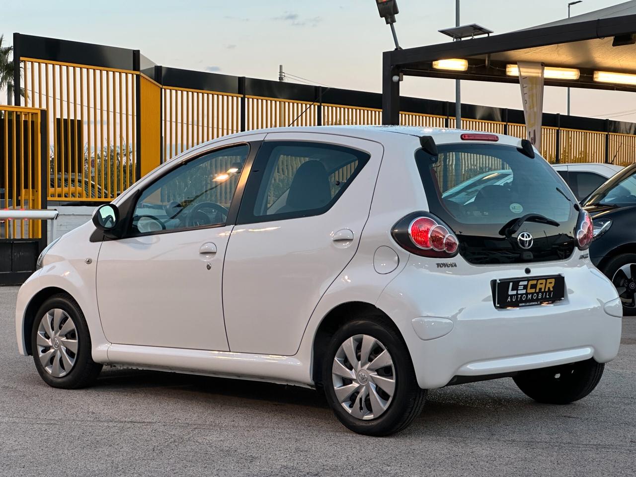 TOYOTA Aygo 1.0 VVT-i 5 porte Lounge Connect M-MT